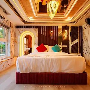*** Botel Paradise Day Cruise Houseboat India
